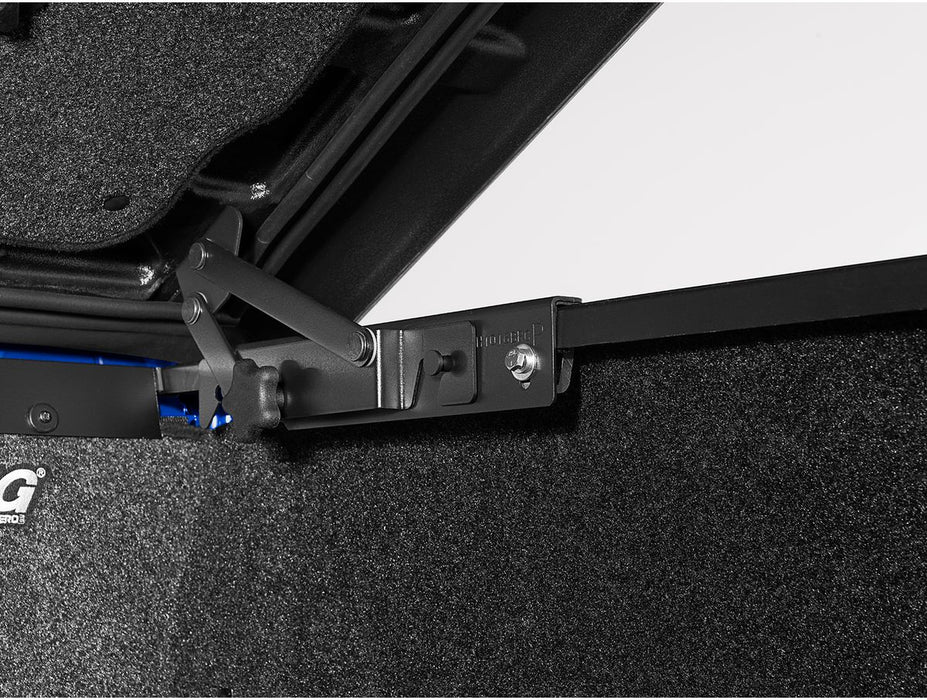 UnderCover Elite LX One Piece Tonneau Cover - image 7